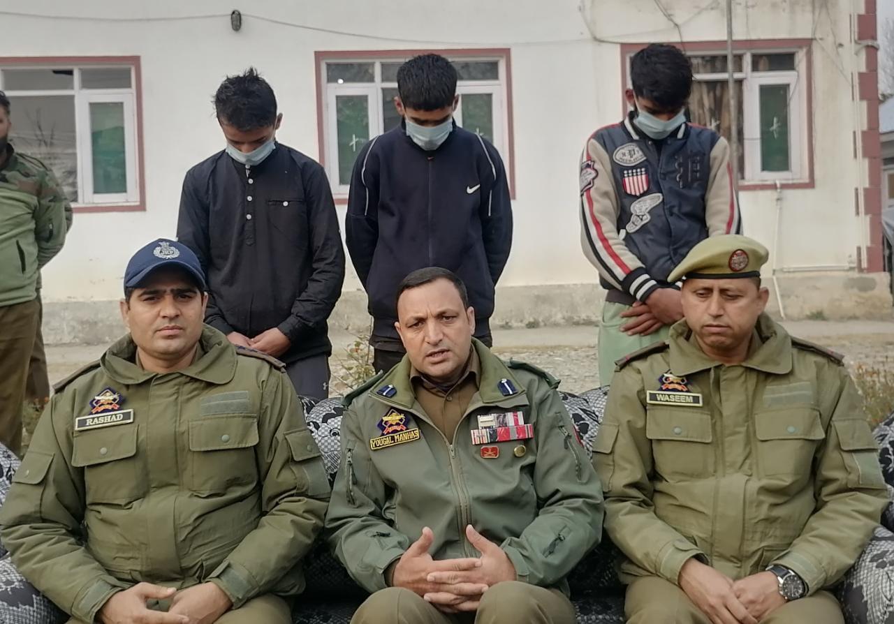 3 Pulwama Youth Apprehended ‘On Way to Cross LoC’ in Kupwara, Handed Over to Families After Counseling