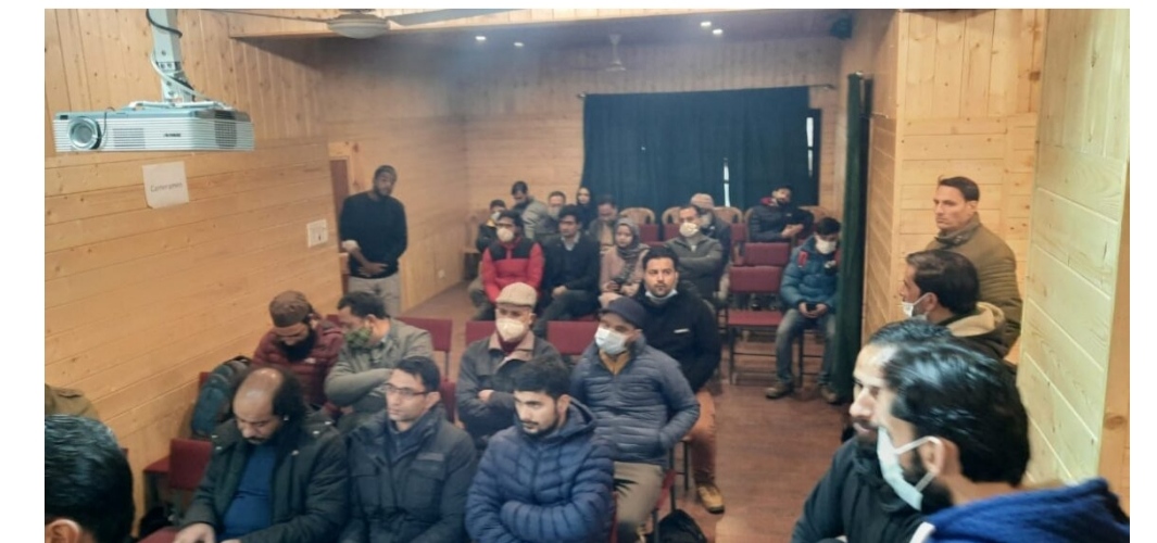 Kashmiri Journalists Hold Blood Donation Camp in Srinagar