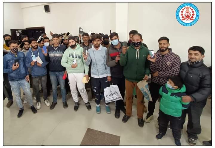 Cyber Police Station Kashmir Zone traced/recovered Smartphones worth lakhs of rupees