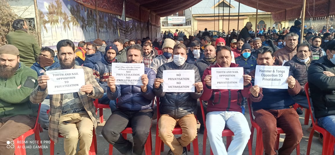 J&K:  Power outages to persist as Govt still ‘reluctant’ to talk to striking employees 
