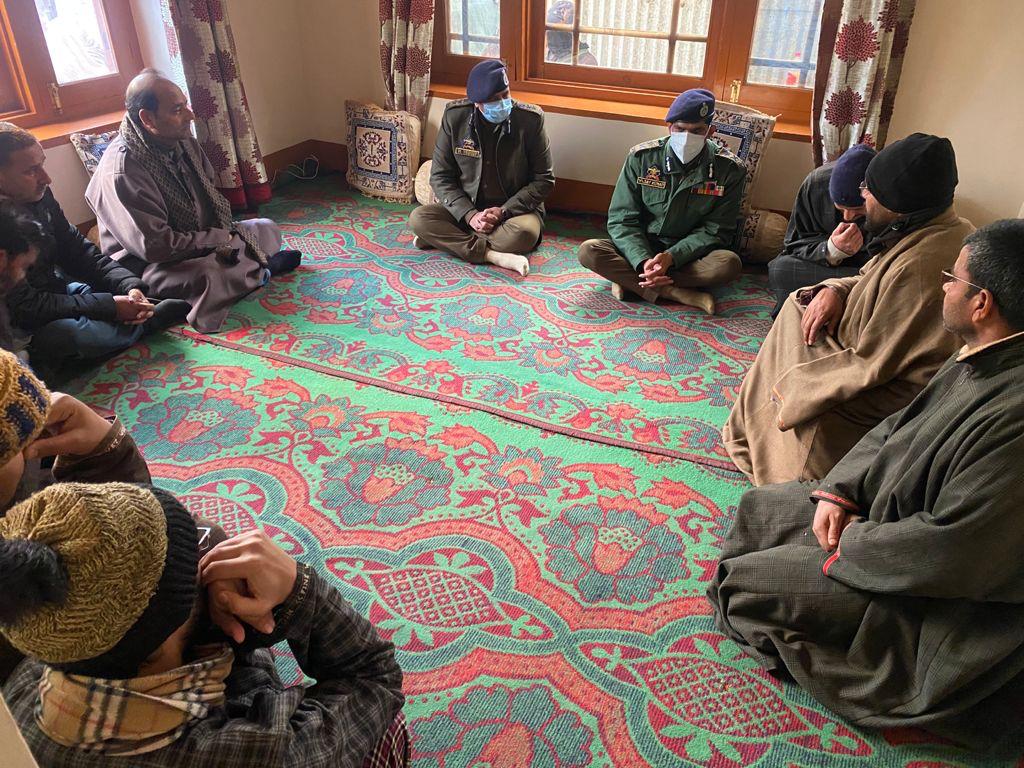 IGP Kashmir visits family of cop who was killed in Bijbehra