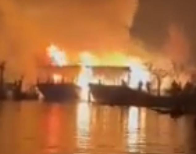 2 houseboats gutted in Dal Lake blaze