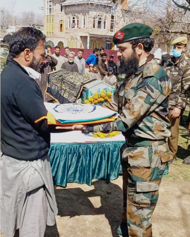 Budgam solider laid to rest; hundreds attend funeral