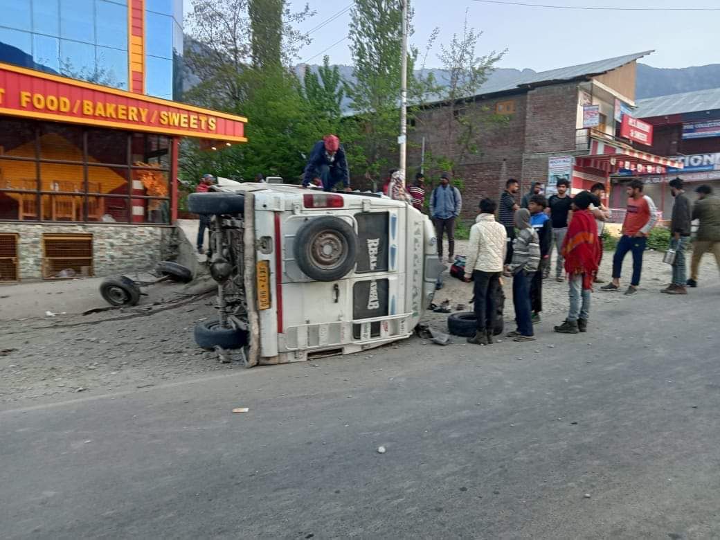 4 tourists injured at Dursuma in Ganderbal