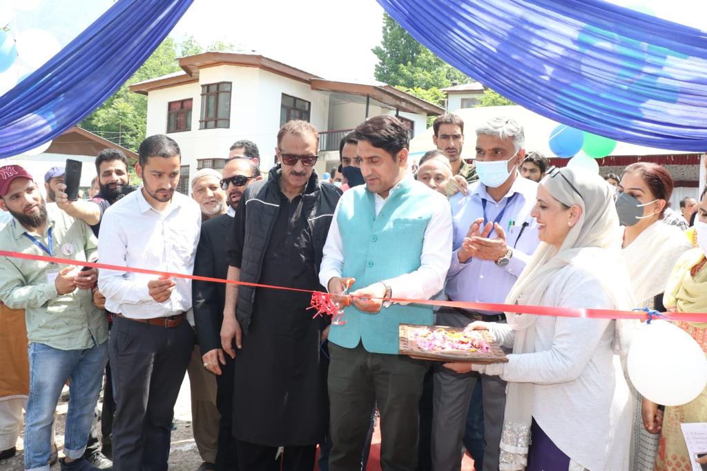 DC Srinagar inaugurates Block level Health Mela at UPHC Nishat