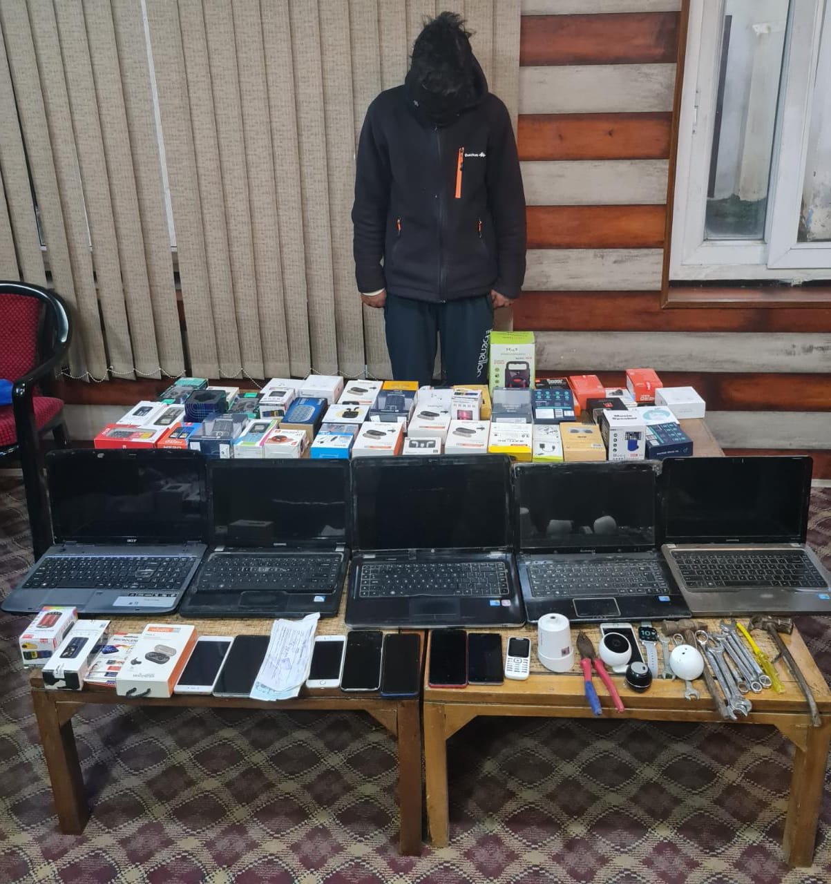 BARAMULLA POLICE SOLVED BURGLARY CASE WITHIN 24 HOURS; ACCUSED ARRESTED; STOLEN PROPERTY RECOVERED