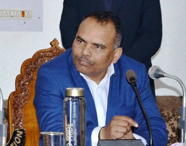 Govt will resolve all service related issues of KP employees within a week: Div Com Kashmir