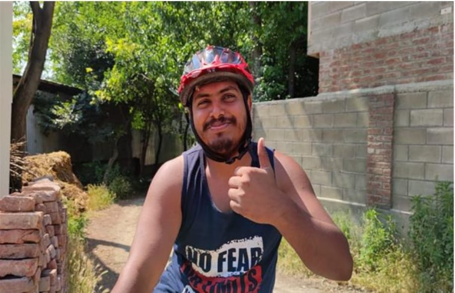 Hyderbad man rides bicycle to visit J&K