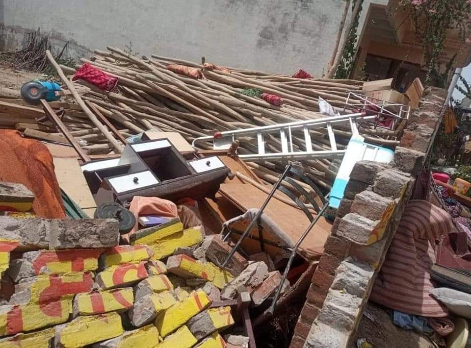 JNUSU stages protest against demolition of activist Afreen Fatima’s house in UP