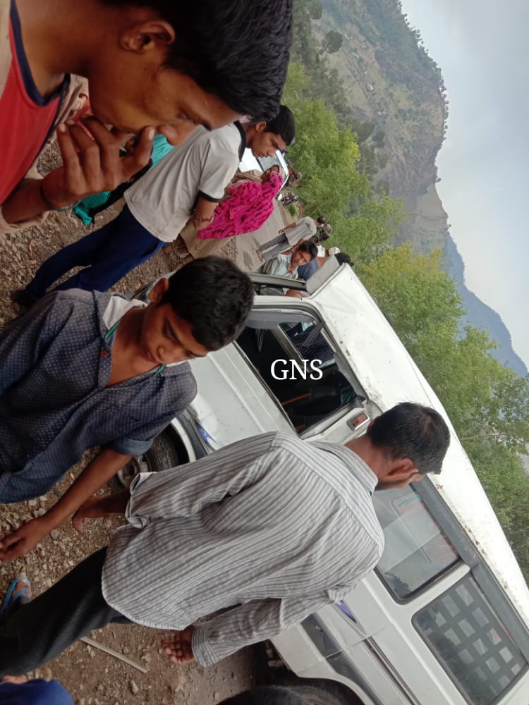 4 Persons Injured In Van Accident In Poonch