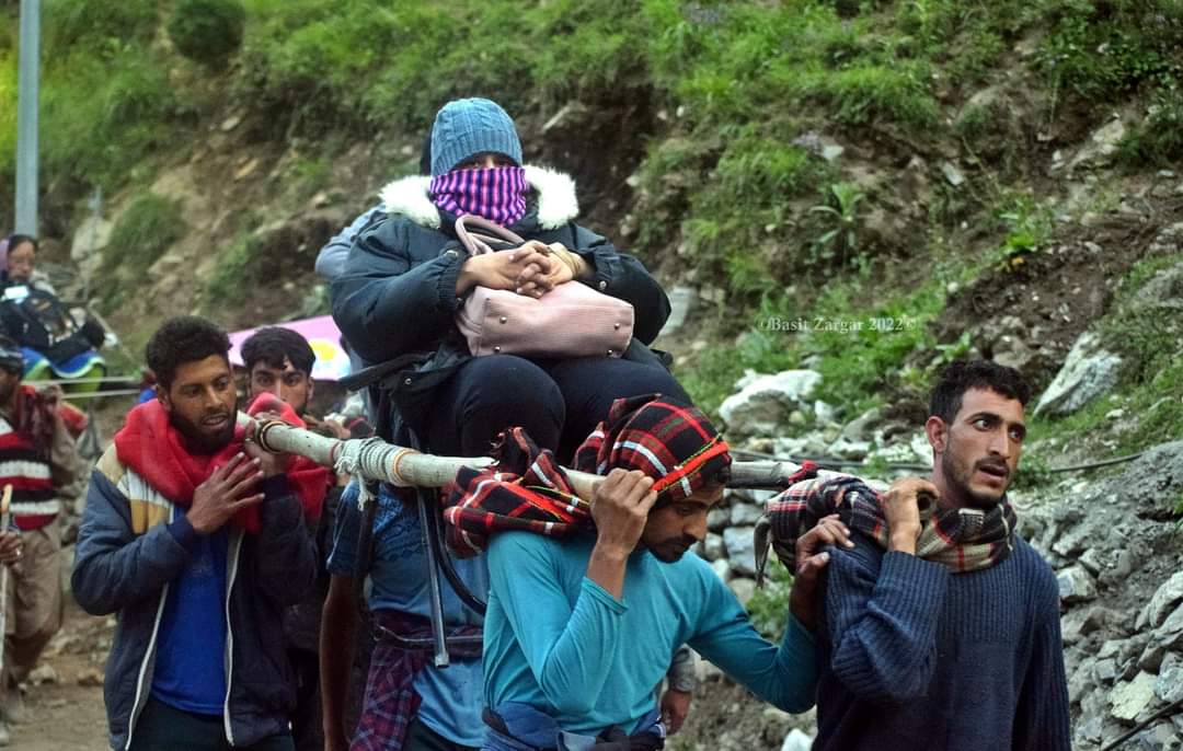 Amarnaath Yatra: Pilgrims get rousing reception from hoteliers, pony wallas     Authorities must ensure hassle movement of tourists, others for welfare of all