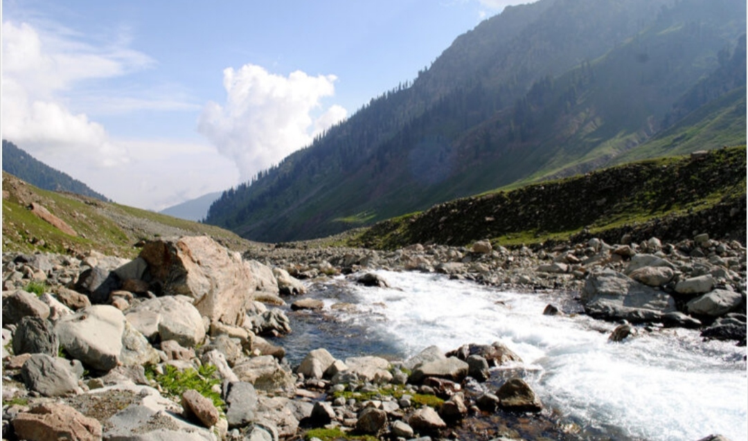 Teams constituted to evacuate trapper families in high altitudes of Kounsarnag