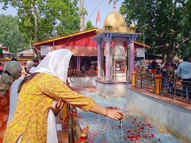 Amid target killings, 17465 devotees visit Kheer Bhawani temple on June 8 this year*  Figure highest since 2019, say officials