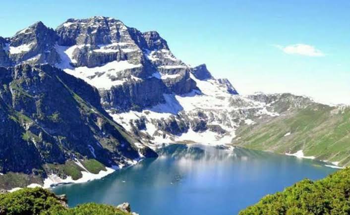 Tourist Guide Feared Dead, 13 People Including 11 Sightseers Stuck Along Tarsar Lake