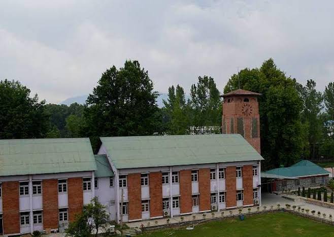 Punishment or Counseling Session  Parents up in arms against Presentation Convent School,      Seek action against school management