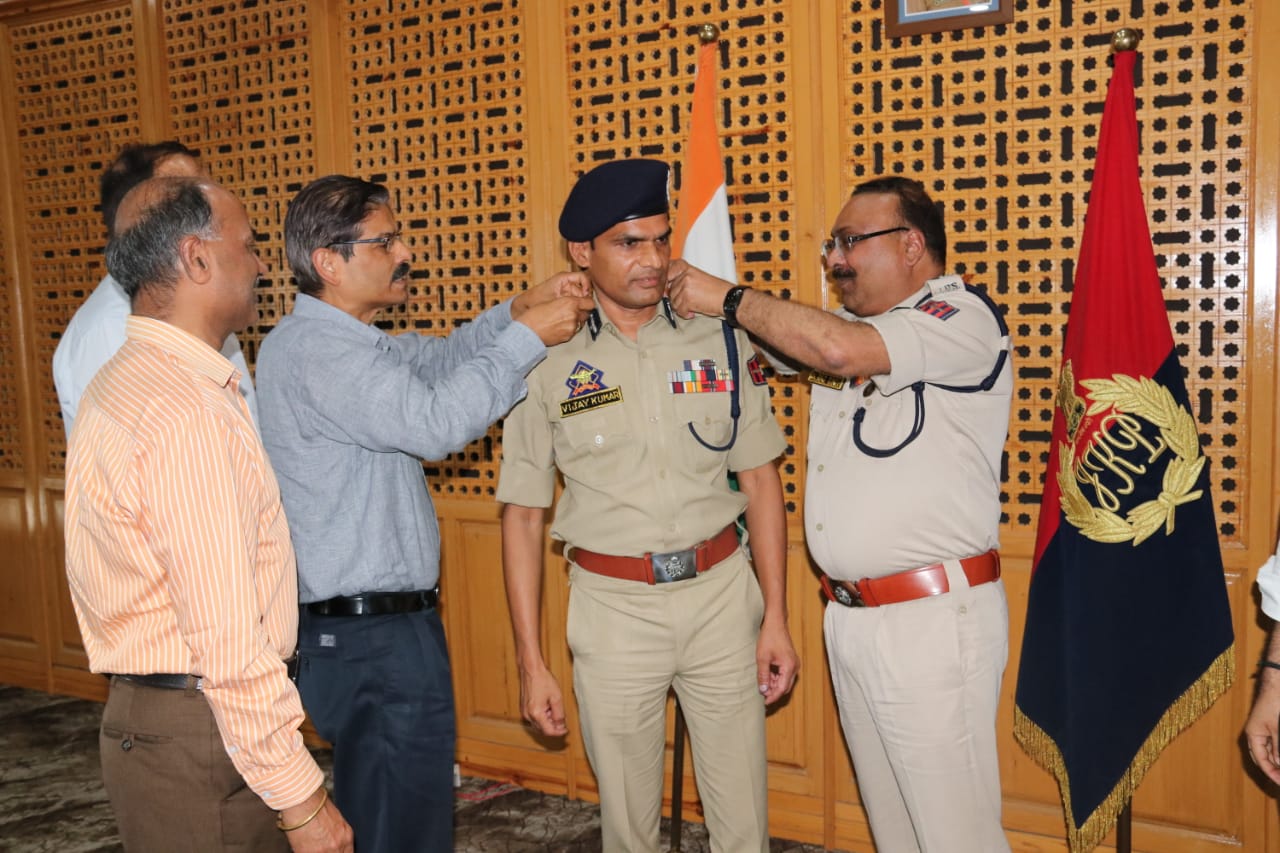DGP decorates Vijay Kumar (IPS) on his promotion as ADGP