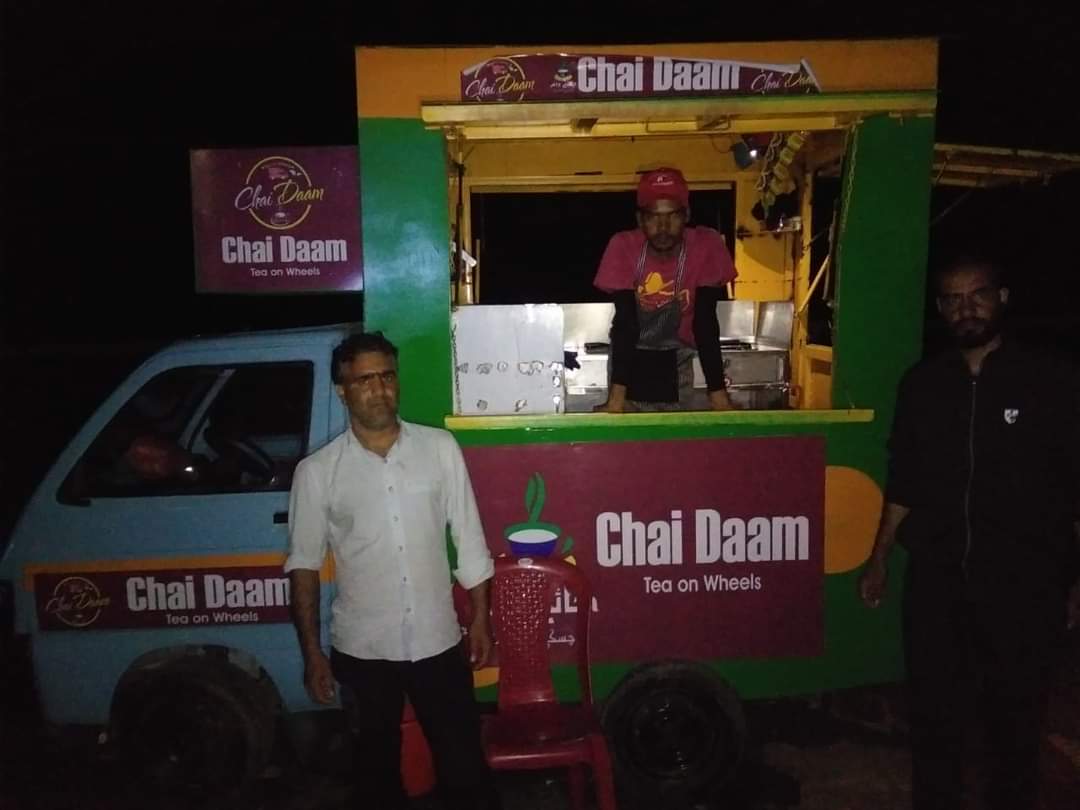 Amid rising unemployment rate; two Scholars from Anantnag’s Dooru sell food items to earn living     Name Mobile Van as Chai Daam; get good response from people