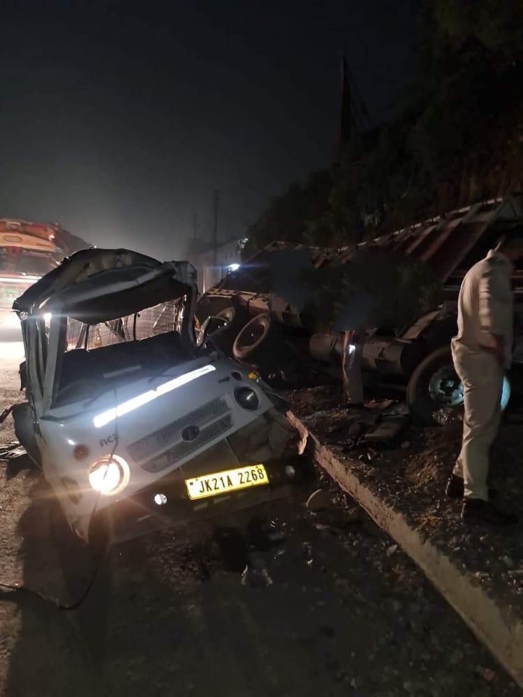 3 minors among 4 killed, 15 injured in overnight accident in Samba