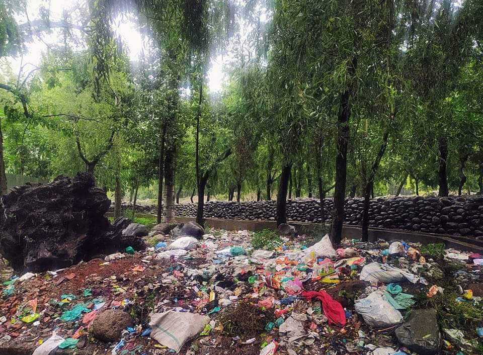 Plastic waste, sewage flows into Bandipora’s water bodies     District known for Adab, Aab, ilm, loosing its sheen