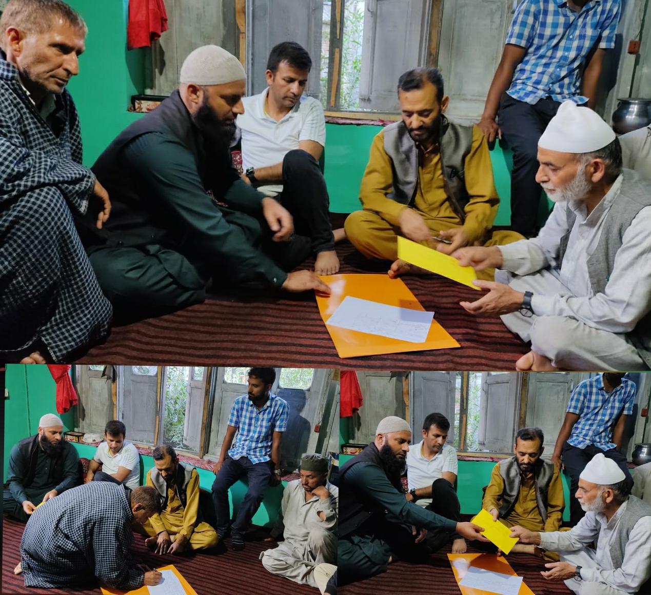 District Admin Kulgam provides immediate relief of Rs 10K to family of Namberdar who lost his life due to lightning 