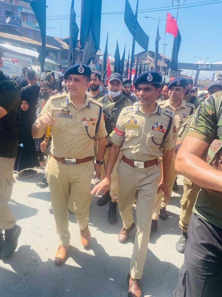 ADGP Kashmir Along with SSP Srinagar, other officers Participate in 10Th Muharram