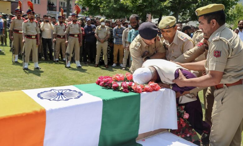 10 policemen killed in Kashmir Valley in the ongoing year 