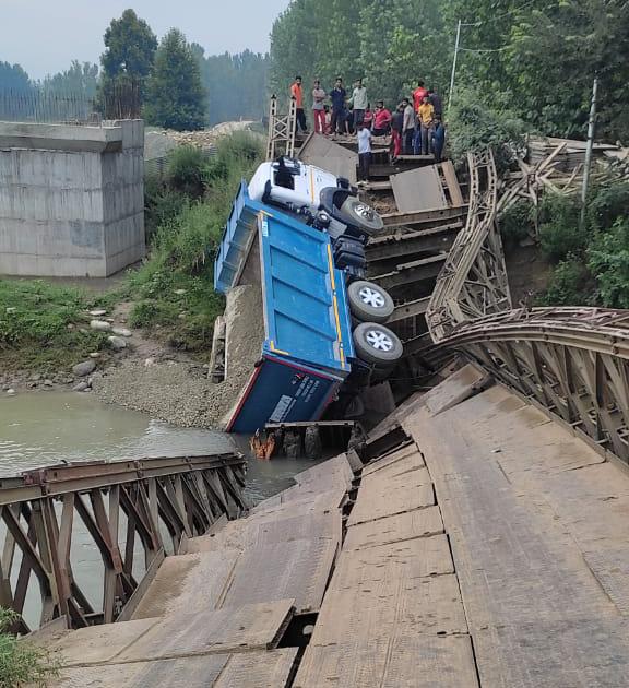 Vital bridge collapses in central Kashmir’s Narbal