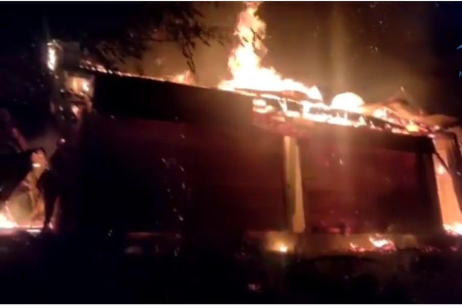 8 shops engulfed in flames, as massive fire breaks out in Baramulla