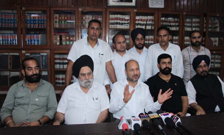 Jammu Lawyers call for shutdown on Aug 29 to press for fulfilling demands