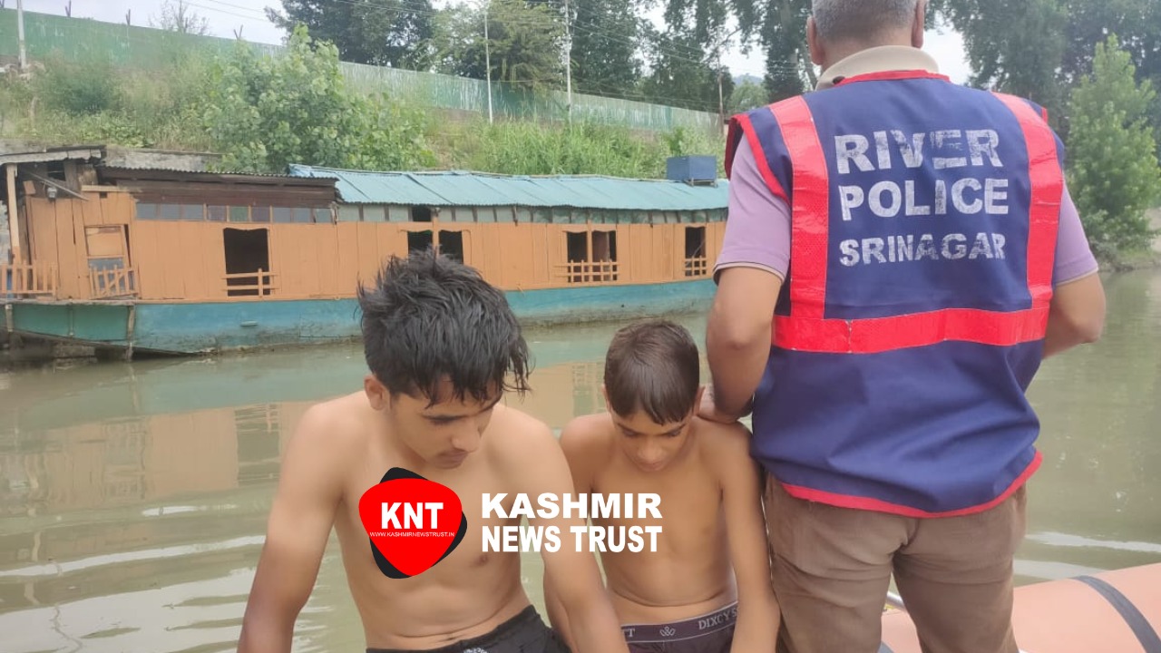 Kashmir: River Police Save Two Teenagers From Drowning In River Jehlum