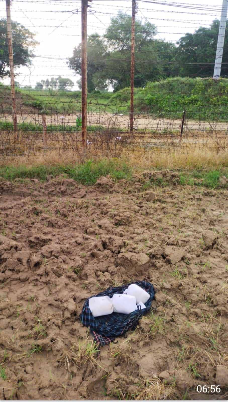 Smuggling bid foiled, intruder injured along IB in Samba: BSF     Say around 8 packets of narcotics also recovered