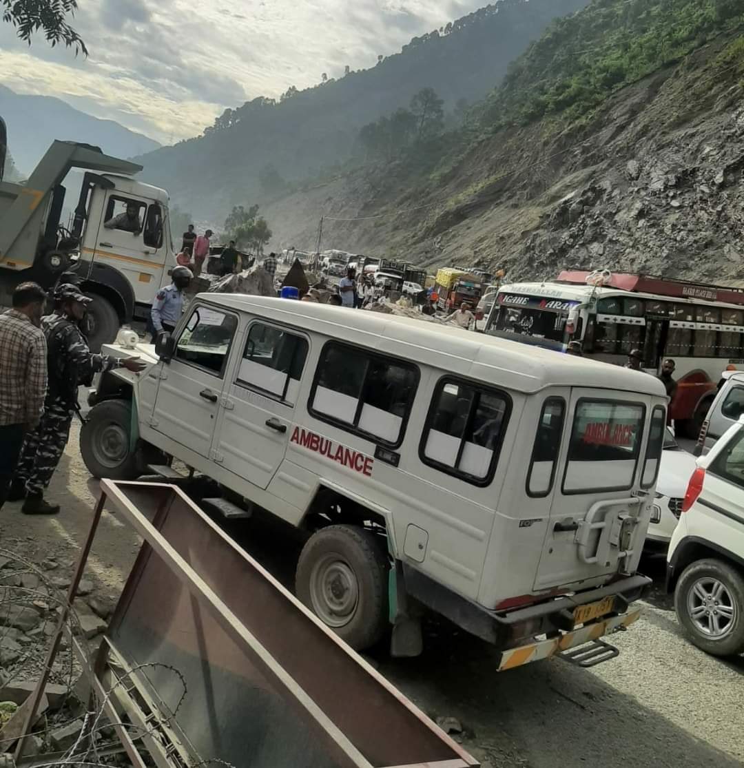 Shooting Stones Disrupt Traffic On Jammu-Srinagar Highway; DC Ramban Bans Foot Movement Of Tribal Families