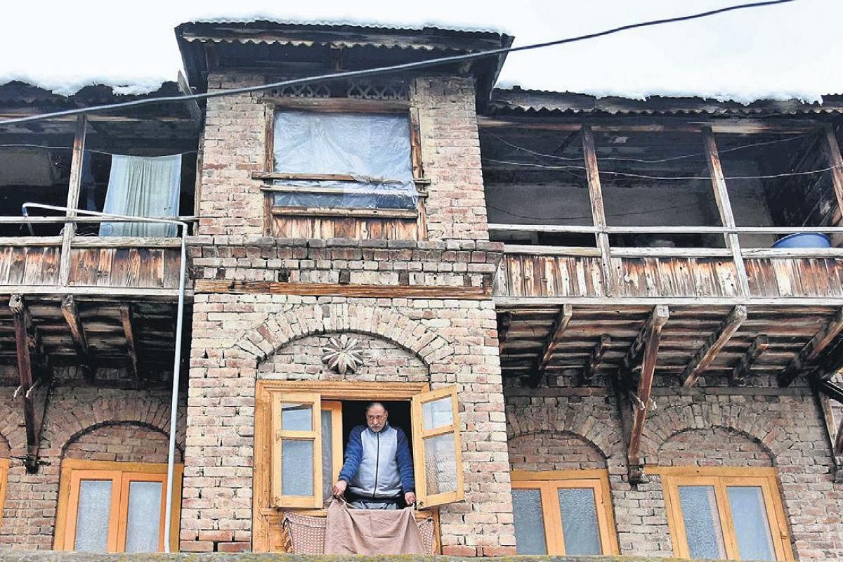Distt Admin Shopian rebuts ‘10 Kashmiri Pandit families leave their village in Shopian’