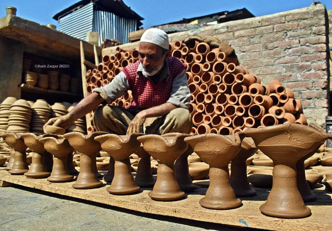 In modern era, Kumar family strives to keep traditional art of pottery alive