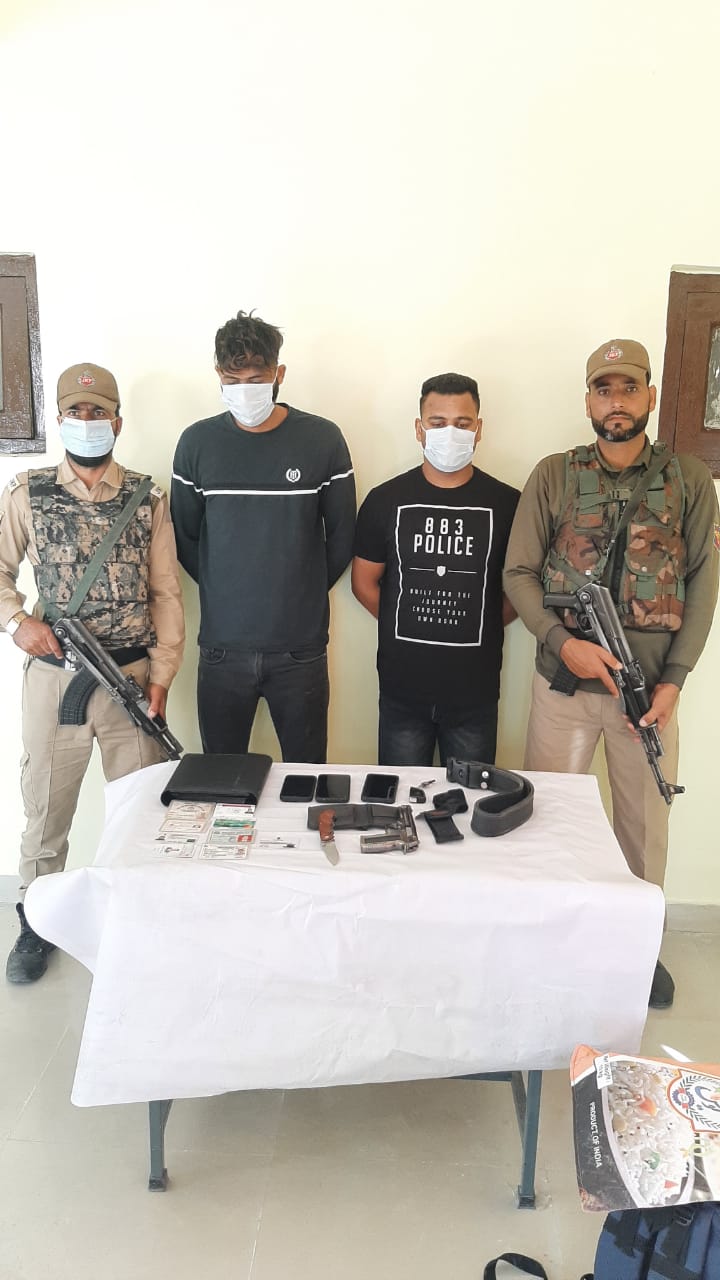 Two Extortionists Arrested in Srinagar,Toy Pistol, Dagger, Mobile and Other Valuable Items Recovered: Police