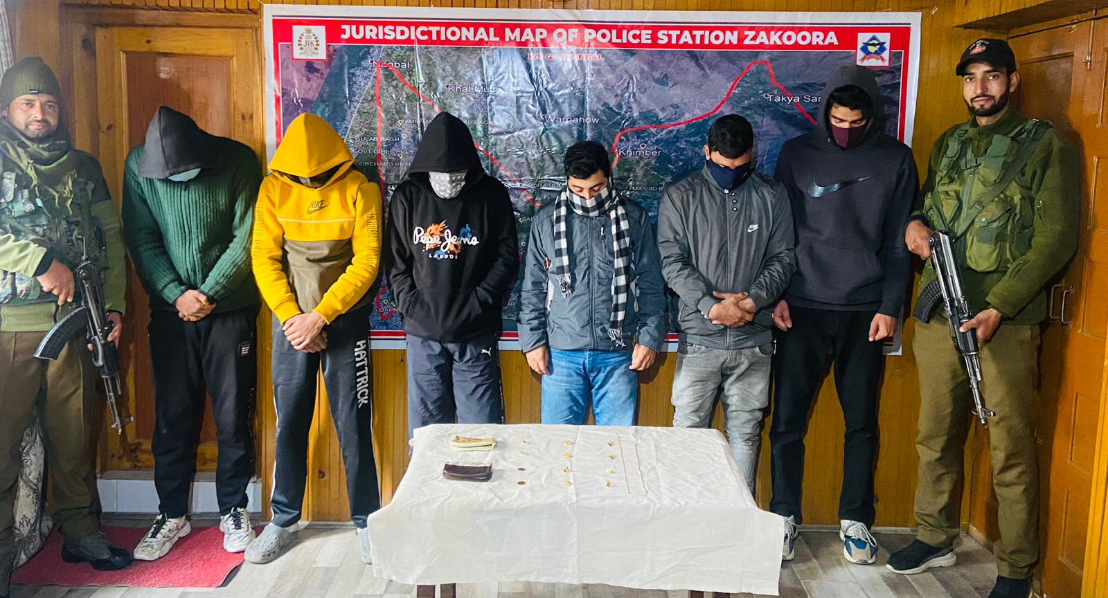 Srinagar Police Cracks Theft Case in just 03 hours, Arrests A Gang Including a woman .