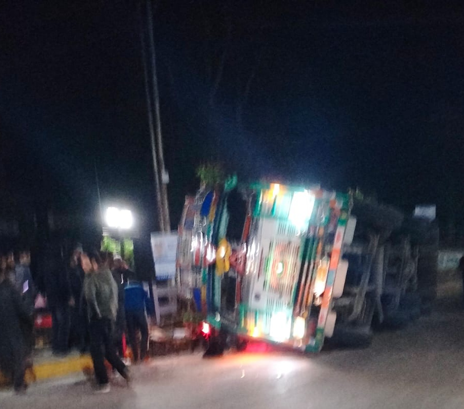 Cop killed, two others injured in Shopian road accident