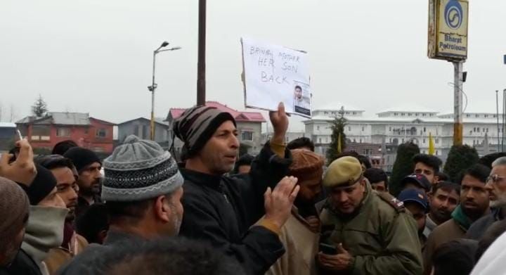 Missing student’s family protest in Sopore, seek his whereabouts