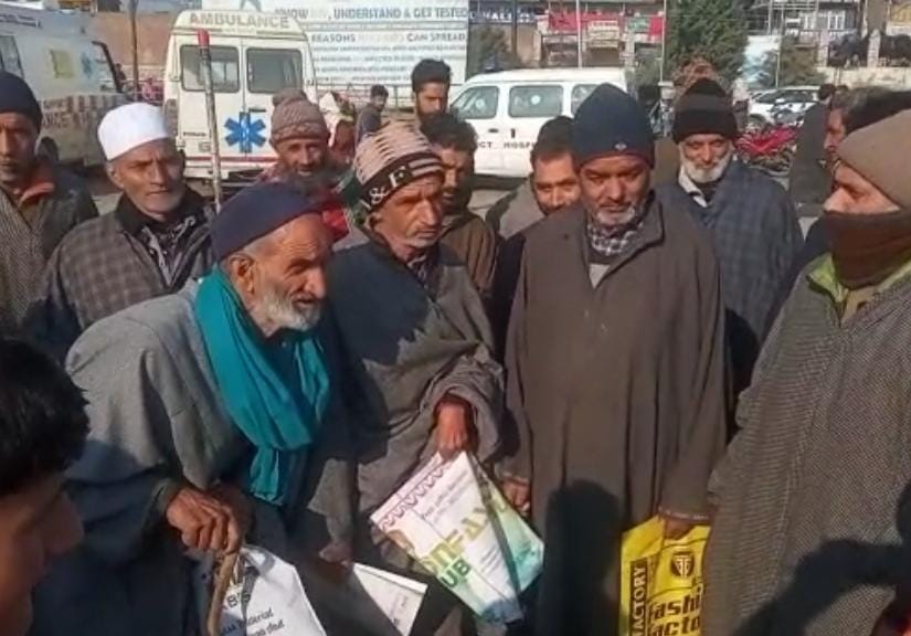 Inordinate delay in updating documents triggers protest against Health deptt in Kulgam