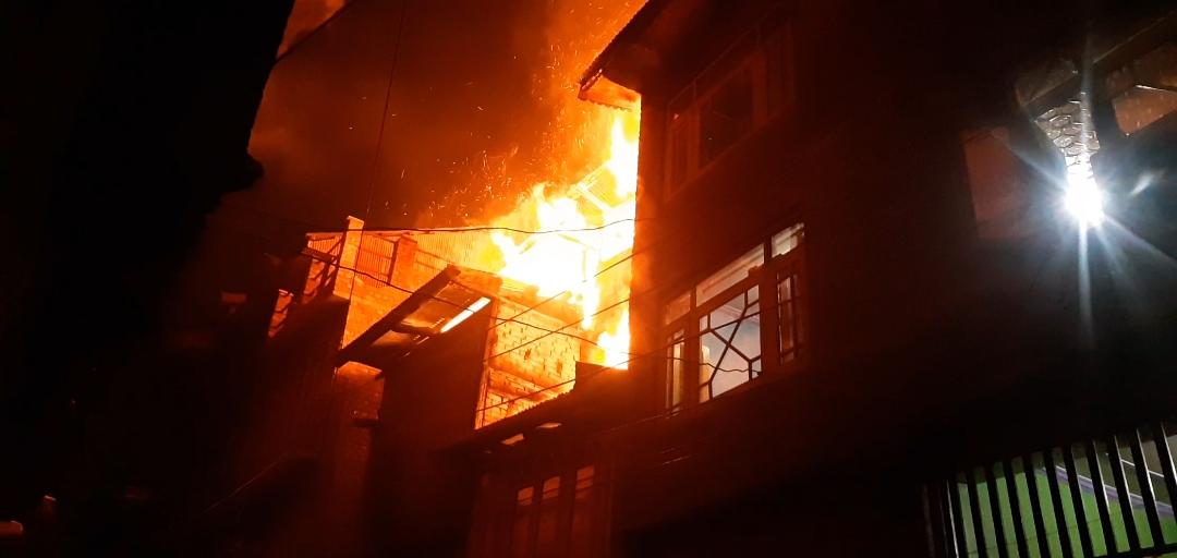 6 Residential Houses Caught in Fire At Gudood Bagh Locality in Srinagar