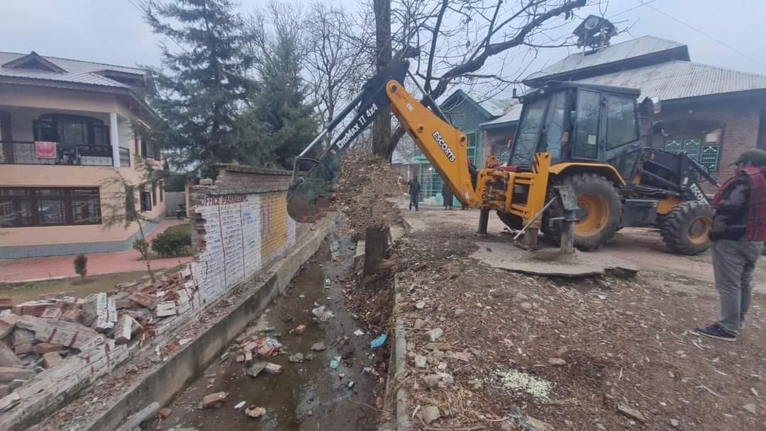 Extension wall of militant’s house demolished in Anantnag