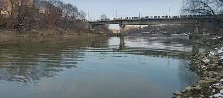 Girl jumps into river Jhelum in Baramulla, rescue ops on