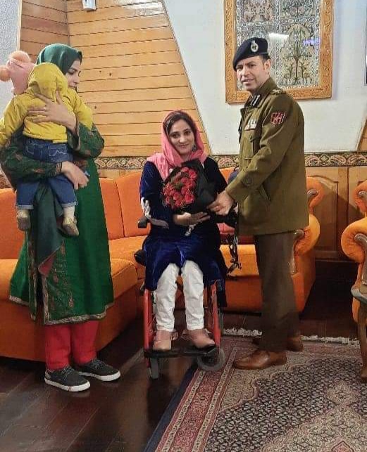 SSP Budgam receives Int’l Woman Wheelchair Basketball player at Sgr Airport