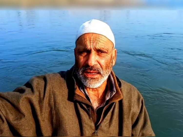 Meet Salam Dar from Kakapora: An expert in retrieving bodies from water bodies