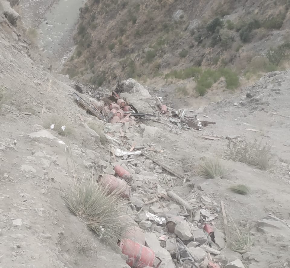 Gas cylinders laden truck rolls down into gorge in Ramban, two bodies recovered