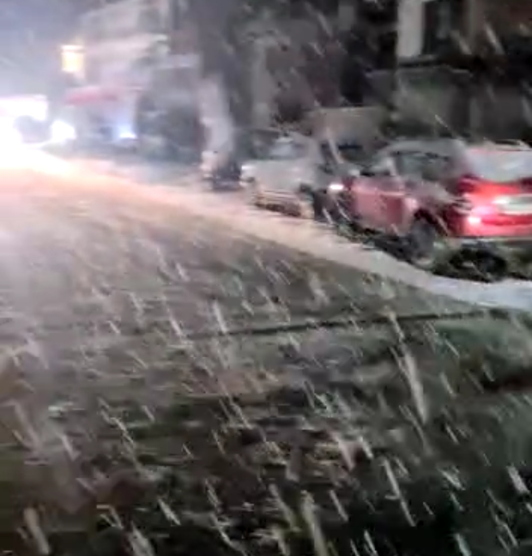 Pahalgam receives fresh snowfall as Kashmir reels under intense cold