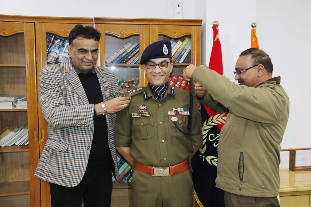 DGP J&K decorates Shri Imtiyaz Ismail Parray with DIG rank