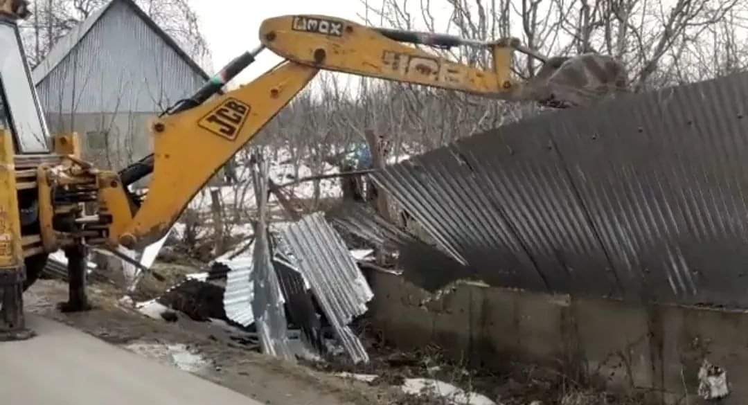 15 Kanals land illegally occupied by Ex Finance Minister retrieved in Shopian