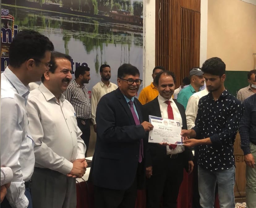 Srinagar student invent a Mathematical model, Praised by Jammu and Kashmir Lieutenant Governor