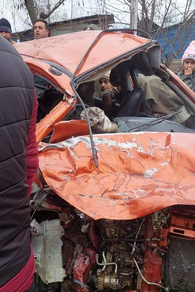 2 Killed, 1 Injured After Vehicles Collide in Kupwara